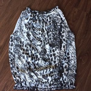 Black and white top-EUC